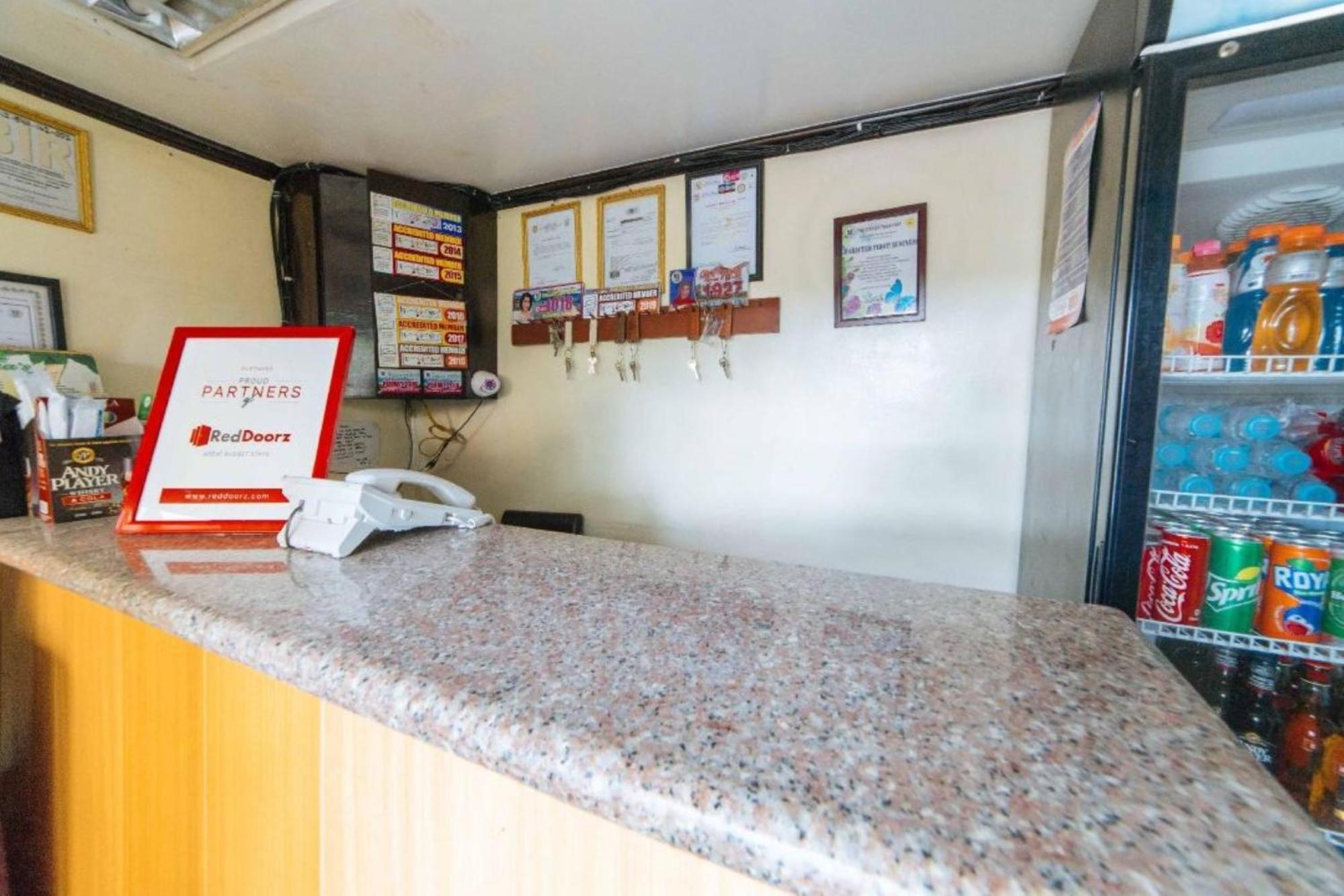 Reddoorz At Tagaytay Road Hotel Tagaytay City Exterior photo